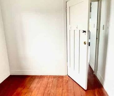 Lyall Bay 6 bed/2 bath Beach House - Photo 2