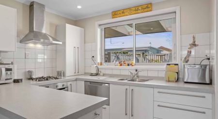 Sunny & Spacious in Sydenham - Photo 5