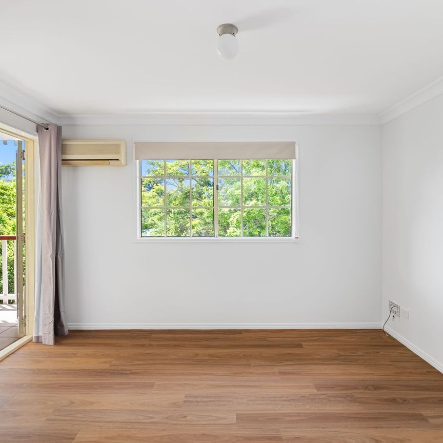 Refurbished Unit Centrally Located in Highgate Hill - Photo 1