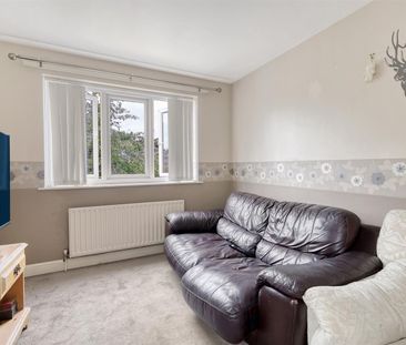 2 Bedroom Flat - Purpose Built - Photo 4