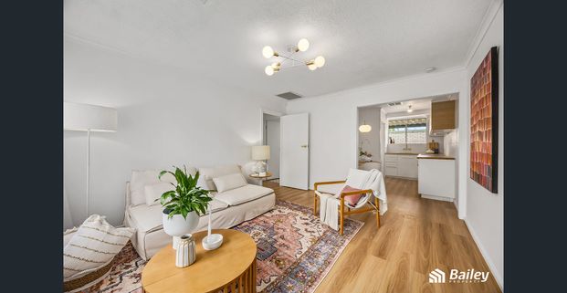 Stylishly Updated Two Bedroom Unit in Prime Ridgehaven Location! - Photo 1