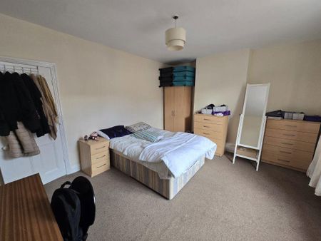 4 bedroom terraced house to rent - Photo 4