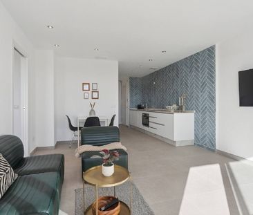 2 Bedroom Apartment For Rent in Nueva Andalucía, Málaga - Photo 2