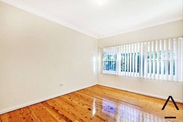 Neat & Tidy Three-Bedroom House in Kingsgrove - Photo 1