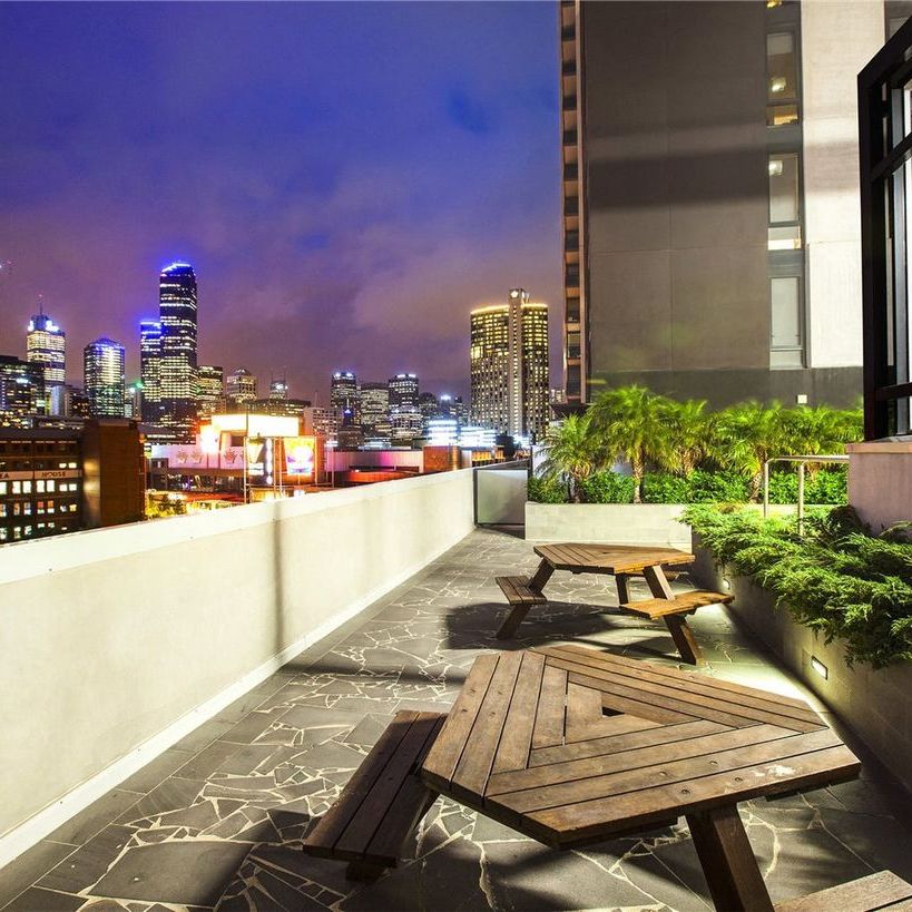 Exceptional City Apartment with Exclusive Access - Photo 1