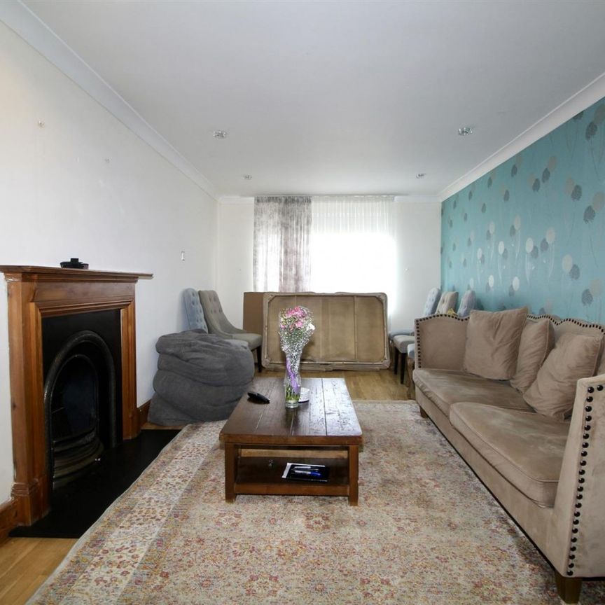 3 Bedroom House - Mid Terrace To Let - Photo 1