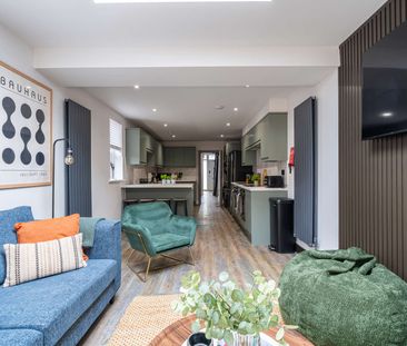 Luxurious 6 bedroom, all en-suite student house! Room 6 - Photo 1