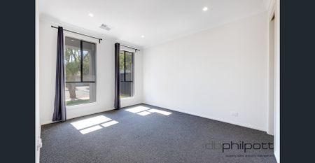 MODERN FAMILY HOME - Photo 2