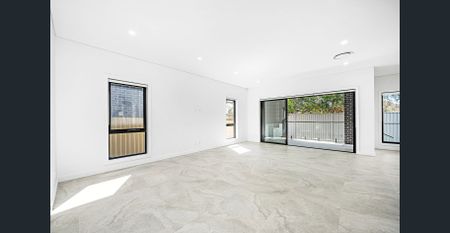 Near New 5 Bedroom Family Home - Photo 2