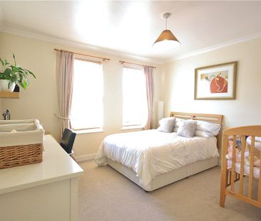 Wraysbury Gardens, Staines-upon-Thames, Surrey, TW18 4US - Photo 3