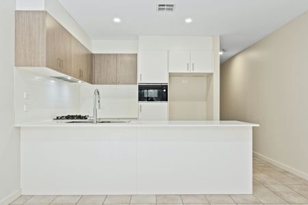 Modern Townhouse - Photo 3
