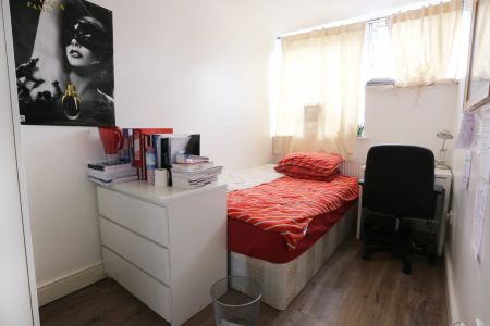 Burley House – Room 4 - Photo 3