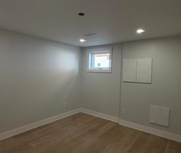 For Lease - 248 Fairglen Avenue Unit# Part of first floor, Toronto,... - Photo 6