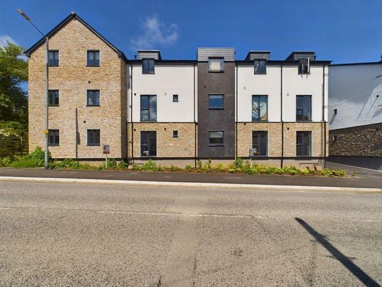 1 bedroom in a flat share to rent - Photo 1