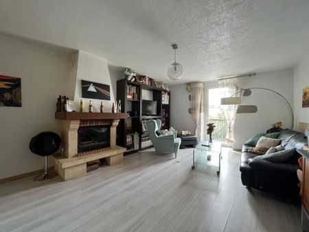 Beautiful bright triplex in an old village house - Photo 3