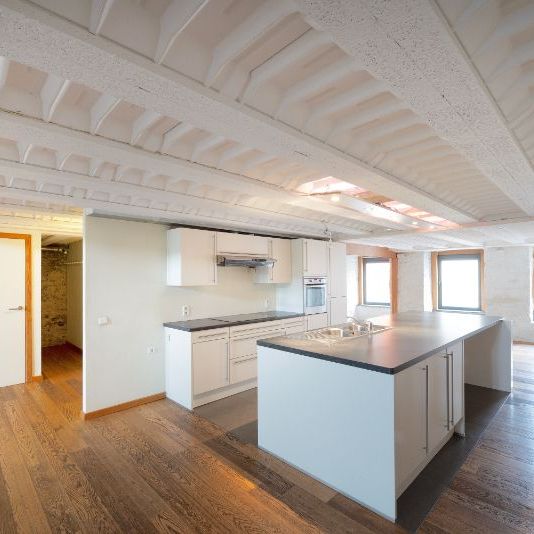 Uitzonderlijk appartement in historisch gebouw op de Korenmarkt - Foto 1