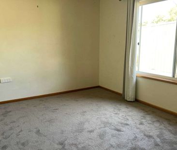 SPACIOUS 4 BEDROOM FAMILY HOME - Photo 4