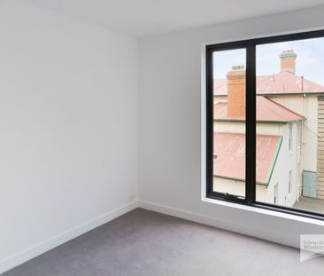 Stylish, Light-Filled One-Bedroom Apartment in Prime Location - Photo 5