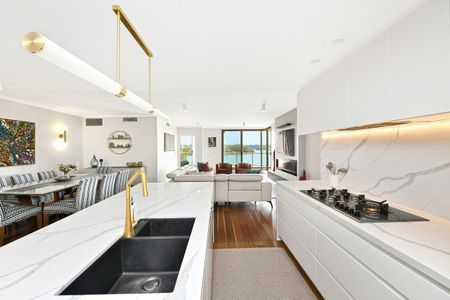 Stylish 3 Bedroom Sub Penthouse - Breathtaking Waterviews - Photo 4