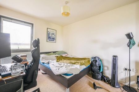 3 bedroom flat to rent - Photo 4