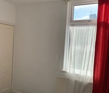 2 Bed End Terrace, Cyril Avenue, NG8 - Photo 2