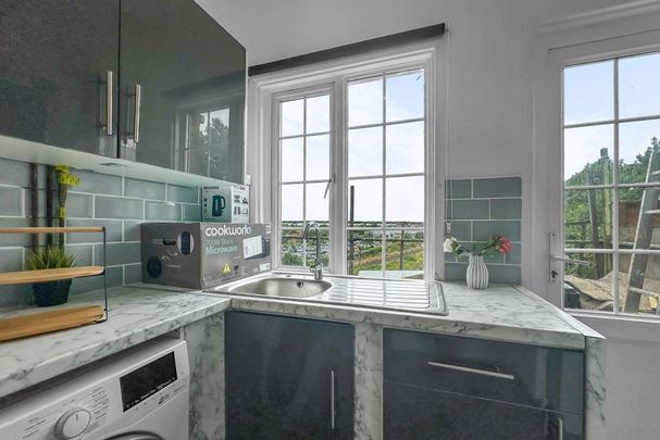 4 bedroom house of multiple occupation to rent - Photo 1