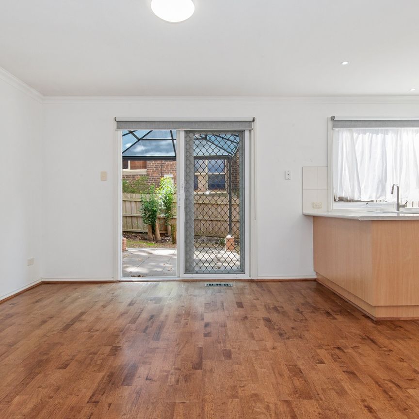 Three bedroom townhouse in the heart of Croydon - Photo 1