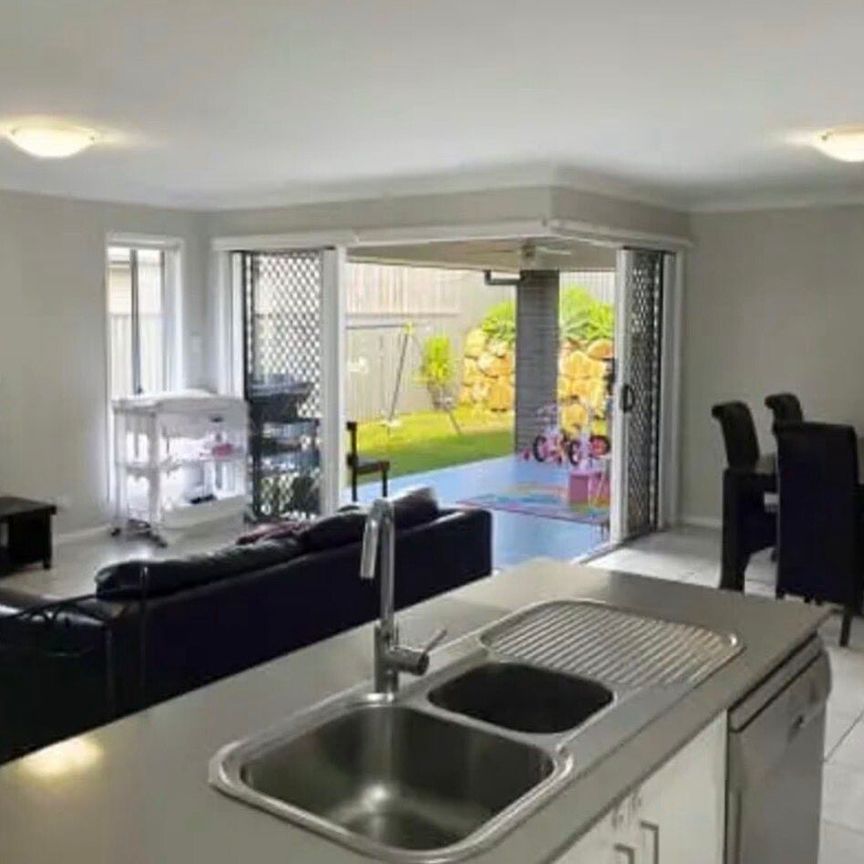Coomera - Photo 1