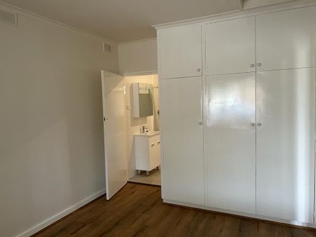 Cosy One Bedroom Unit with Undercover Parking! - Photo 4