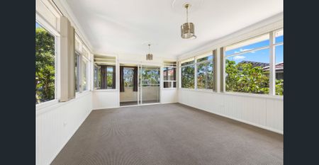 Modern Family Home In Ideal Location - Photo 2