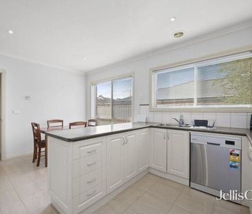 Perfect & Convenient Two Bedroom Home - Photo 3