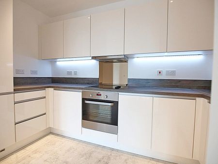 TW8, Westgate House - Photo 3