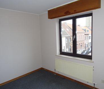 - Appartement 2de verdiep met 2 slaapkamers en garage. - Photo 1