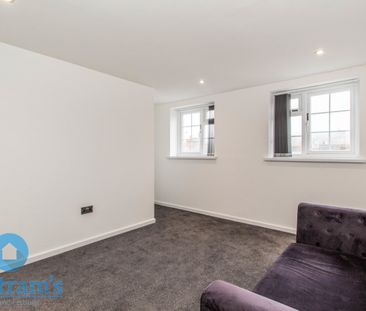2 bed Flat for Rent - Photo 1