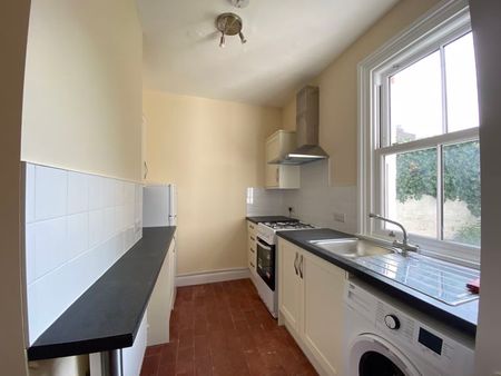 Ground Floor Flat, Monkmoor Road, Shrewsbury, SY2 5AG - Photo 2