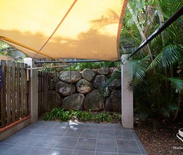 Furnished Private Townhouse Just 500m from Toowong Village - Photo 1