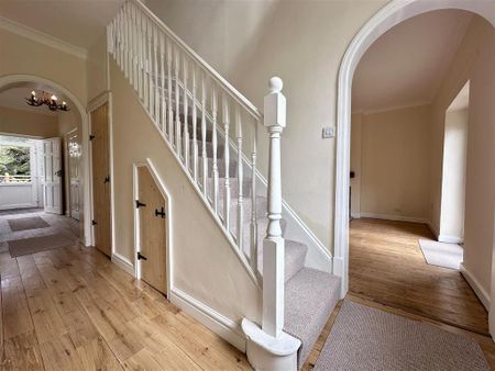 4 bedroom detached house to rent - Photo 2