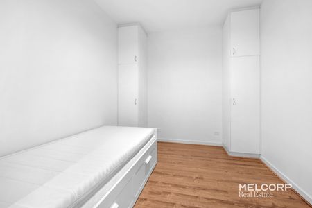PARTIALLY FURNISHED 2-BED IN PRIME CENTRAL LOCATION - Photo 2