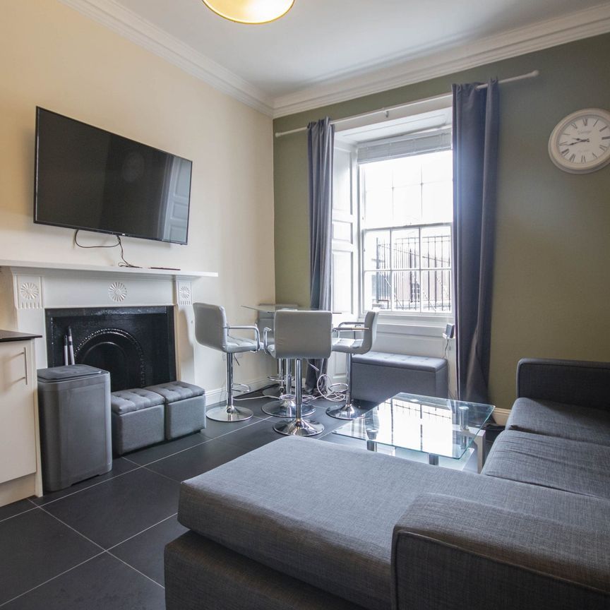 42P - Nicolson Street, Edinburgh, EH8 9DH - Photo 1