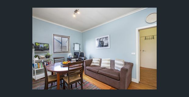 Quaint 1 Bedroom Cottage - Photo 1