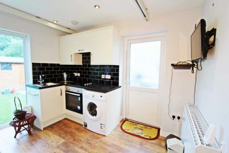 Studio to rent - Photo 2