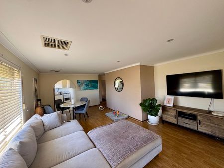 Scarborough - Photo 2