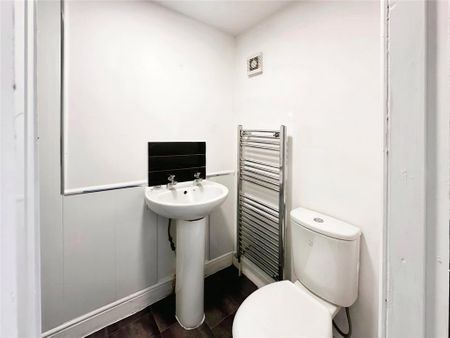 1 bedroom in a house share to rent - Photo 5