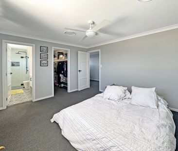 Luxury Family Living with Water Views in Southlakes Estate - Photo 4