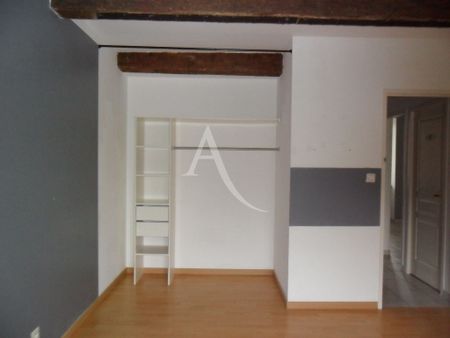 Location Appartement 3 pièces 74m² - Photo 3