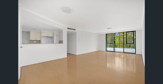 Very spacious 2 bedroom apartment in ever popular Kimberley Estate. - Photo 1