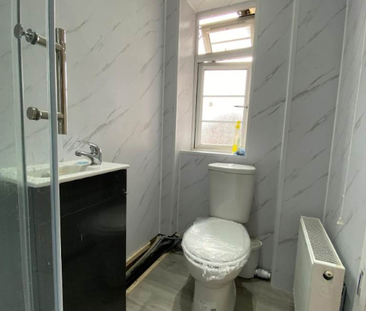 1 bedroom in a house share to rent - Photo 6