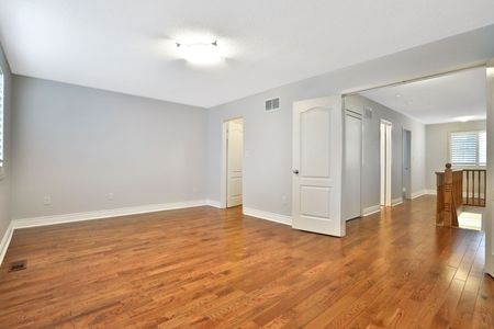 For Lease - 2565 Falkland Crescent, Oakville, Ontario - Photo 4