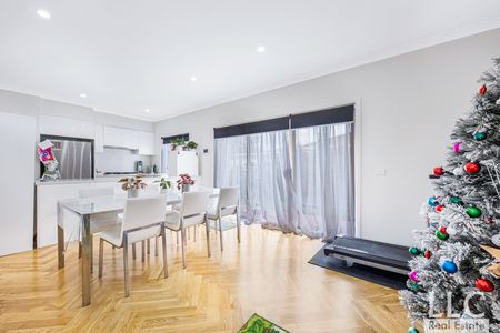 2/21 Kurrajong Avenue, Glen Waverley VIC 3150 - Townhouse For Rent | Domain - Photo 3