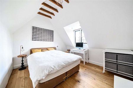 A charming 4 bedroom family home with wonderful gardens. - Photo 4